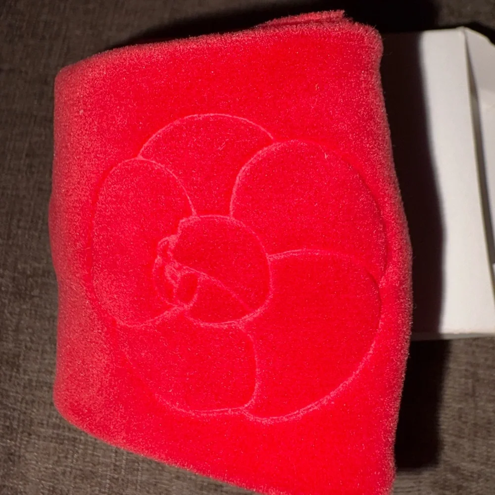 Chanel No.1 De Chanel Velvet Spa Headband by